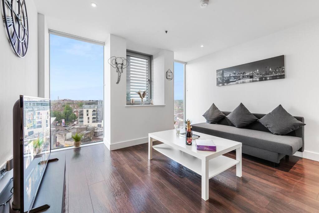 New Apartment 20 Mins From Waterloo London Bp36 Екстериор снимка